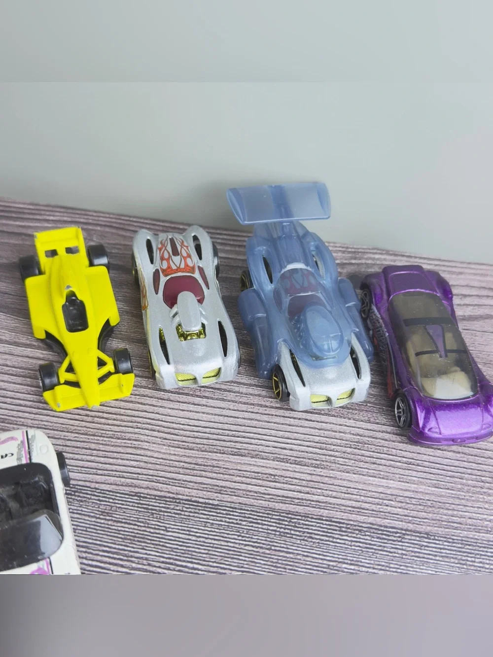 Hot Wheels Diecast Car Lot of 10 – NASCAR, Race Cars & Fantasy – Loose